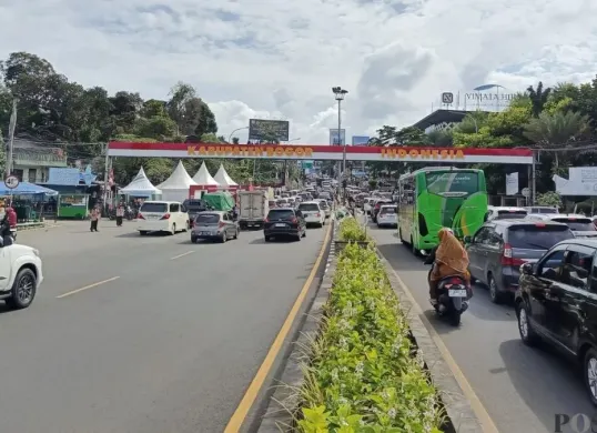 One way atau lalu dari Jakarta ke Puncak, Kabupaten Bogor, Jumat, 26 Desember 2025. (Sumber: Poskota/Giffar Rivana)