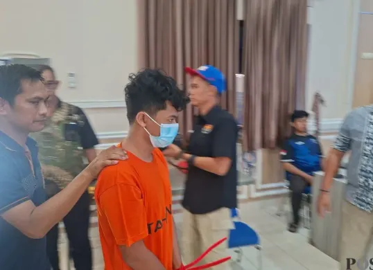 Tersangka teror bom sekolah-sekolah di Depok. (Sumber: Poskota/Angga Pahlevi)