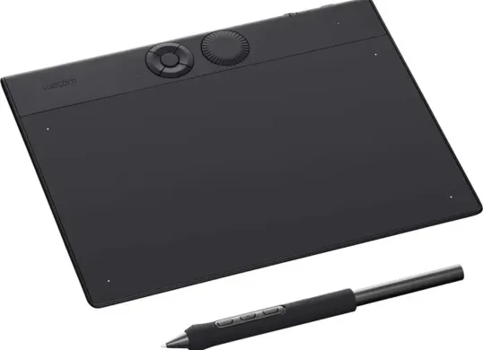 Tablet grafis Wacom dengan pena tanpa baterai yang menghadirkan presisi tinggi dan pengalaman menggambar alami bagi kreator digital. (Sumber: Dok/Best Buy)