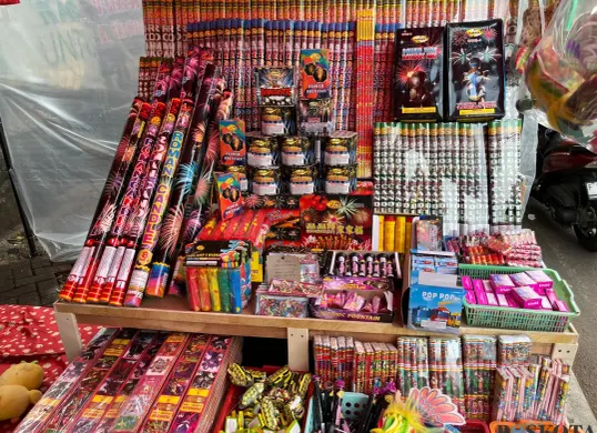 Ilustrasi Kembang Api. (Sumber: Poskota/M. Tegar Jihad)