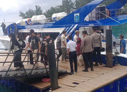 Pengunjung saat datang ke Pulang Tidung, Kepulauan Seribu Selatan. (Sumber: Istimewa)