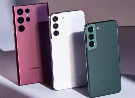 Deretan ponsel Samsung generasi terbaru diprediksi mengalami kenaikan harga pada 2026 seiring lonjakan biaya komponen dan adopsi teknologi AI. (Sumber: Dok/Samsung)