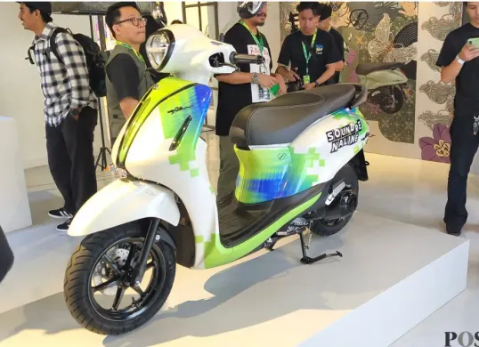 Ilustrasi penjualan motor tetap tumbuh ditengah lesunya penjualan mobil. (Sumber: Poskota/ Erwan Hartawan)