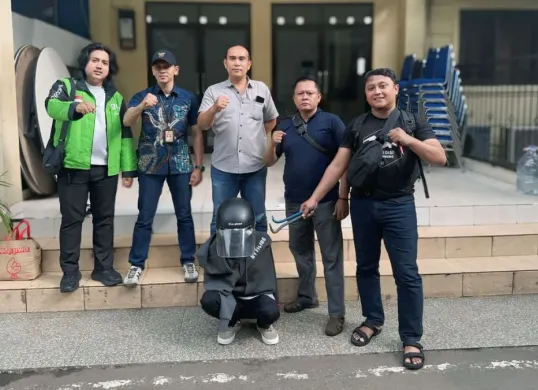 Kanit Resmob Polres Metro Depok Iptu Tulus bersama tim berhasil menangkap pelaku pencurian rumsong. (Sumber: Dok. Humas Polres Metro Depok)