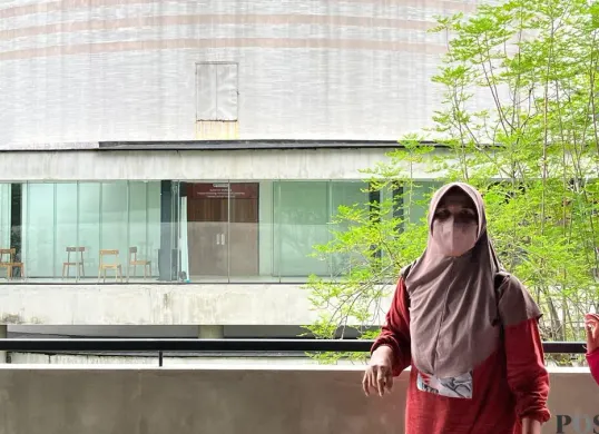 Sejumlah pengunjung di Planetarium Jakarta, Taman Ismail Marzuki (TIM), Jakarta Pusat. (Sumber: Poskota/M. Tegar Jihad)