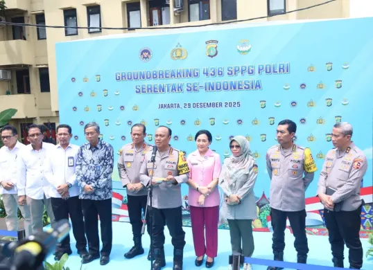 Wakapolri Komjen Dedi Prasetyo memimpin peresmian groundbreaking 436 Satuan Pelayanan Pemenuhan Gizi (SPPG) Polri, di Cengkareng, Jakarta Barat, Senin, 29 Desember 2025. (Sumber: Istimewa)