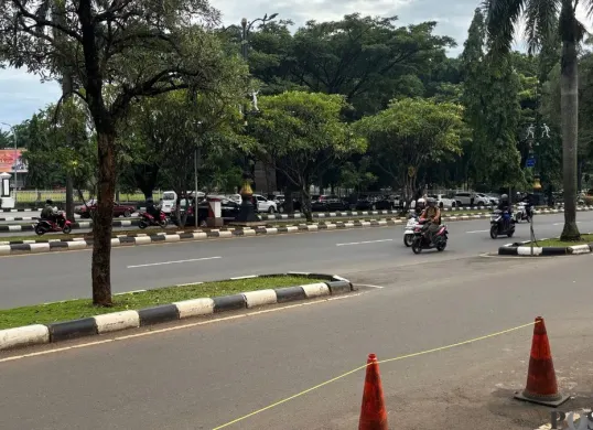Car Free Night diterapkan di Jalan Tegar Beriman, Cibinong, Kabupaten Bogor, saat malam pergantian tahun. (Sumber: Poskota/Giffar Rivana)
