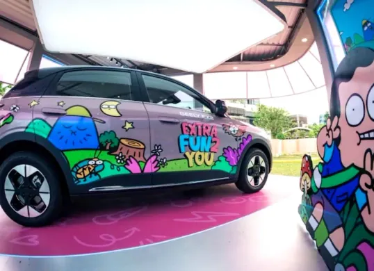 Geely Auto Indonesia menampilkan Geely EX2 di instalasi Ben’s Backyard. (Sumber: Geely)