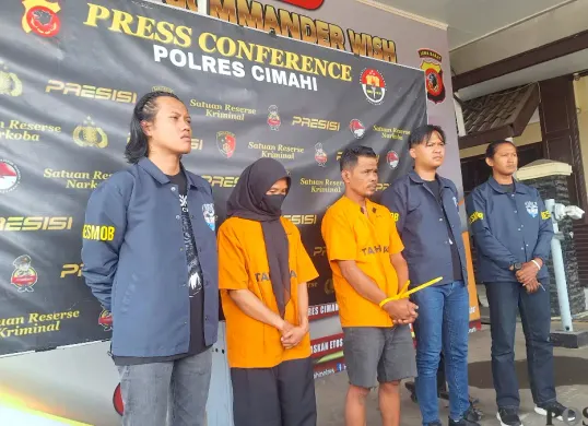 Polres Cimahi melaksanakan gelar perkara kasus pencurian dengan pemberatan, di Mapolres Cimahi, Jalan Amir Machmud, Selasa 30 Desember 2025. (Sumber: Poskota/Gatot Poedji Utomo)