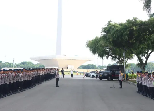 2.617 personel gabungan dikerahkan mengamankan unjuk rasa di kawasan Silang Selatan Monas, Gambir, Jakarta Pusat, Selasa, 30 Desember 2025. (Sumber: Dok. Polres Metro Jakpus)
