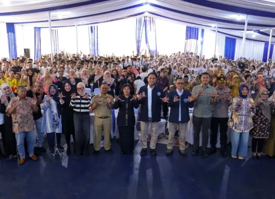 Ketua BNN, Suyudi Ario Seto bersama generasi muda. (Sumber: Dok. BNN)