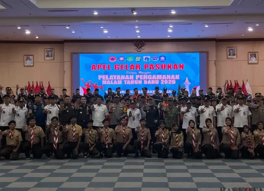 Forkompiko Jakarta Barat menggelar apel untuk pengamanan pergantian malam tahun baru di Kantor Wali Kota, Rabu, 31 Desembee 2025. (Sumber: Poskota/Pandi Ramedhan)