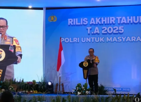 Kapolda Metro Jaya, Irjen Pol Asep Edi Suheri saat memaparkan RAT 2025 di Gedung BPMJ, Jakarta Selatan, Rabu, 31 Desember 2025. (Sumber: Poskota/Ali Mansur)
