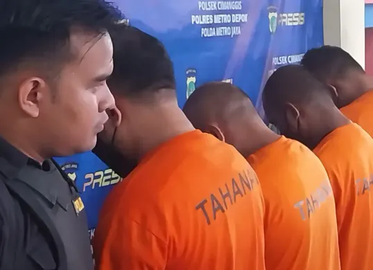 Anggota Opsnal Cimanggis berhasil menangkap empat pelaku Matel cukup meresahkan beraksi di wilayah hukum Polsek Cimanggis. (Sumber: Dok. Polsek Cimanggis)