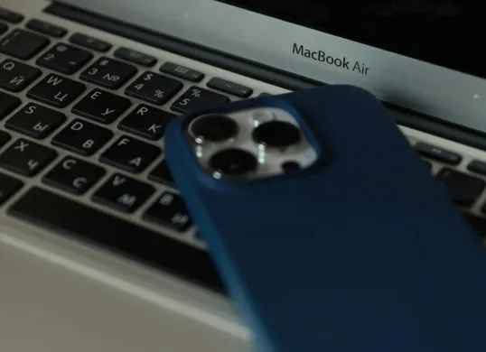Ilustrasi iPhone. (Sumber: Pexels/Efrem Efre)