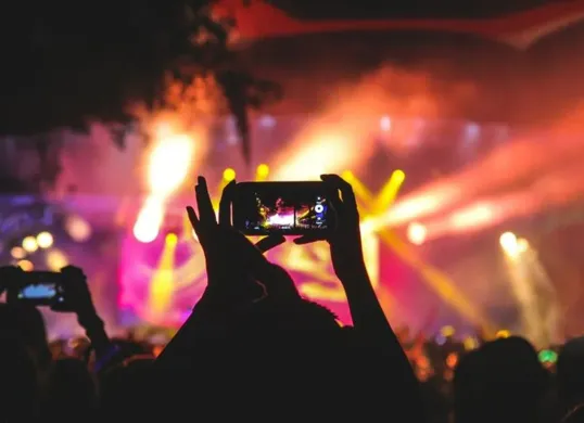 Cara Rekam Fancam dengan HP, Tetap Stabil dan Jelas dari Jarak Jauh (Sumber: Pinterest/Unsplash)