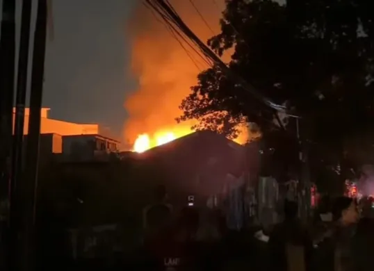 Kebakaran di kawasan Manggarai, Tebet, Jakarta Selatan, Minggu, 2 Febuari 2025.