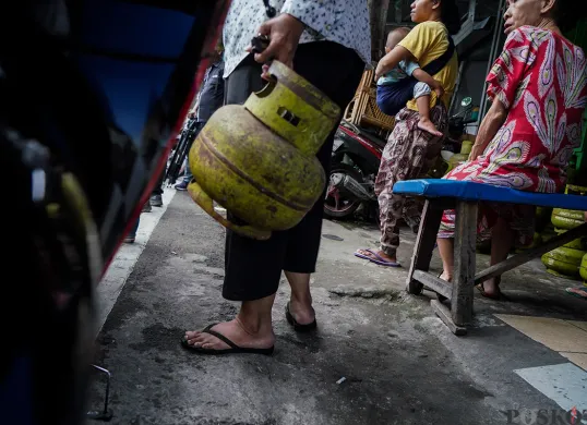 Berikut ini cara mendaftar sebagai pengguna gas LPG 3 kg.(Sumber: Poskota/Bilal Nugraha Ginanjar)