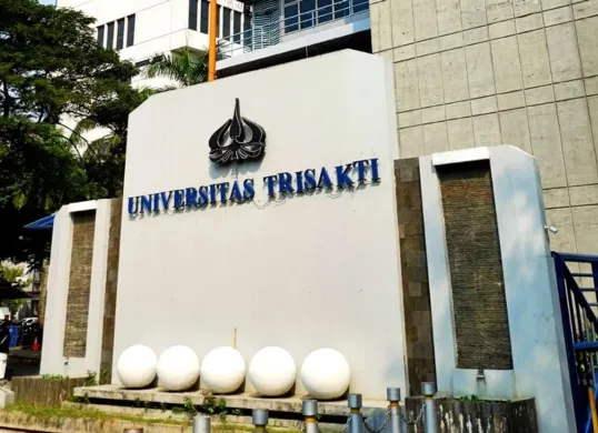 Universitas Trisakti memiliki Fakultas Kedokteran yang terkenal dengan program akademik berbasis penelitian dan praktik klinis yang kuat. (Sumber: Pinterest)