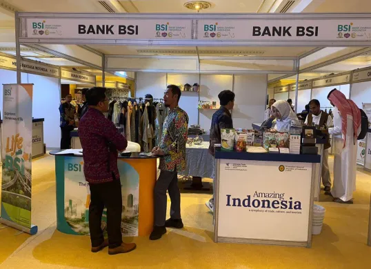 Ilustrasi UMKM yang mengajukan pinjaman KUR BSI 2025. (Sumber: BSI)