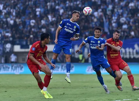 Pertandingan Persib vs Persija di putaran pertama Liga 1 musim 2024-25. (Sumber: persib.co.id)