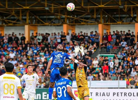 PSPS Pekanbaru saat menghadapi PSIM Yogyakarta di Stadion Kaharuddin Nasution pada 26 Januari 2025. (Sumber: Instagram @pspsriau)