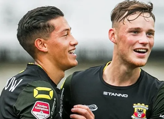 Jay Idzes dan Sam Beukema saat masih membela Go Ahead Eagles. (Sumber: Instagram/@jayidzes)