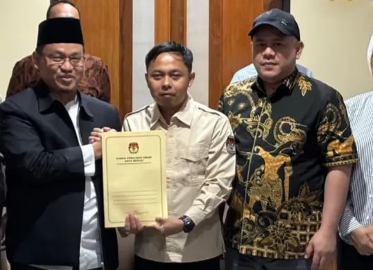 Penyampaian penetapan pasangan calon Wali Kota-Wakil Wali Kota Bekasi terpilih ke DPRD Kota Bekasi, Jumat, 7 Februari 2025. (Sumber: Dok. KPU Kota Bekasi)