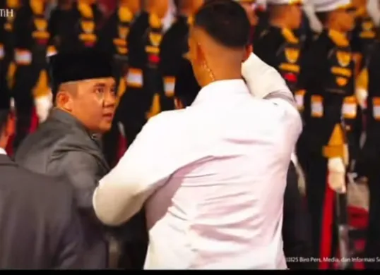  Mayor Teddy tegur Paspampres.(Sumber: Youtube/Sekretariat Presiden)