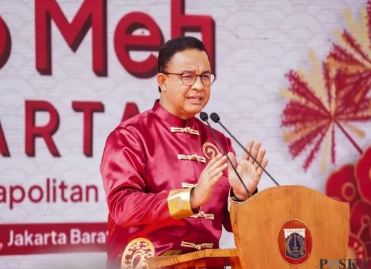 Mantan Gubernur Jakarta, Anies Baswedan saat berbicara dalam perayaan Cap Go Meh di Pancoran China Town, Glodok, Tamansari, Jakarta Barat, Rabu, 12 Februari 2025. (Sumber: Poskota/Bilal Nugraha Ginanjar)