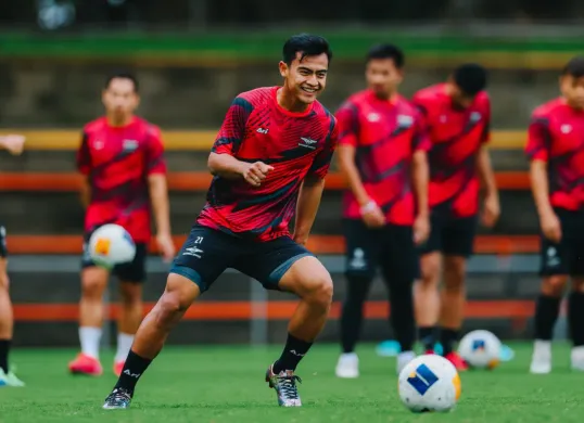 Pratama Arhan cetak assist spektakuler saat laga melawan Sydney FC. (Sumber: X/TRUEBUFC)