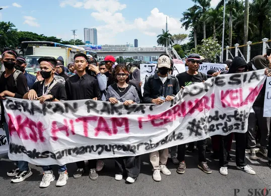 Aksi Hitam Februari Kelam di DPR RI