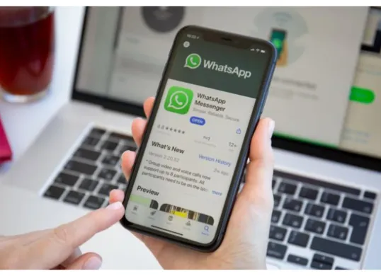 ilustrasi WhatsApp yang memiliki fitur voice note bisa berubah menjadi chat teks (Sumber: bussinessinsider.com)