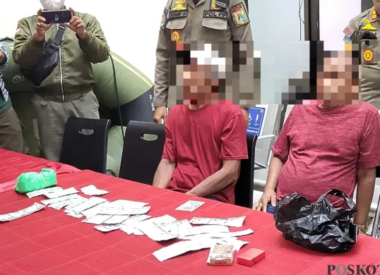 Dua penjual tramadol di Jalan KS Tubun, Palmerah, Jakarta Barat, ditangkap, Kamis, 13 Februari 2025. (Sumber: Poskota/Pandi Ramedhan)