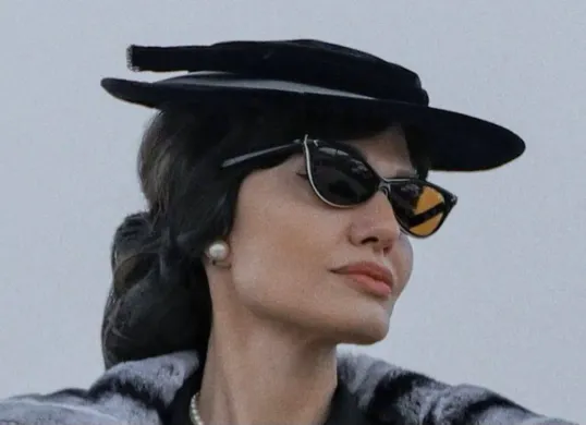 Angelina Jolie dalam film Maria Callas. (Sumber: Pinterest)