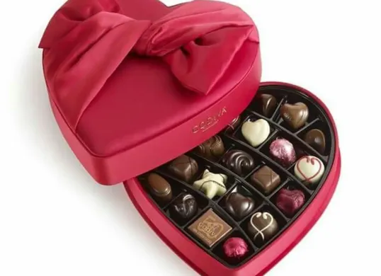 Cokelat sering menjadi simbol hari valentine, namun kenyataannya akan membuat Anda kaget. (Sumber: Pinterest/@Gezstone)