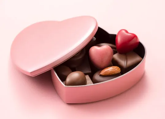 Simak rekomendasi coklat paling enak yang cocok untuk hadiah spesial pasangan atau orang tersayang di Hari Valentine 2025. (Sumber: My Best)