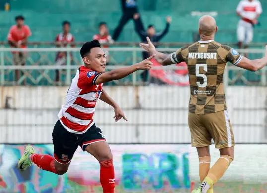 Pemain Madura United merayakan gol ke gawang Dewa United dalam pertandingan pekan 23 Liga 1 musim 2024-25. (Sumber: Instagram @maduraunited.fc)