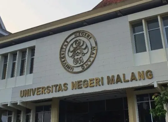 Gedung utama Universitas Negeri Malang, salah satu kampus terbaik di Jawa Timur yang memiliki Prodi Manajemen Pendidikan dengan akreditasi A. (Sumber: Pinterest)