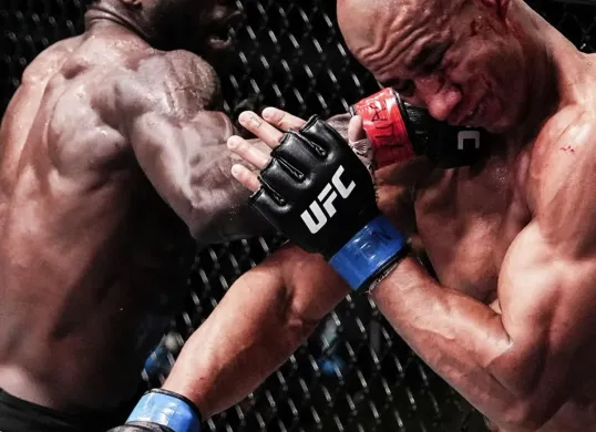 Petarung UFC Jared Cannonier saat meraih kemenangan TKO atas Gregory Rodrigues di UFC Vegas 102 (Sumber: IG: @fullviolence)