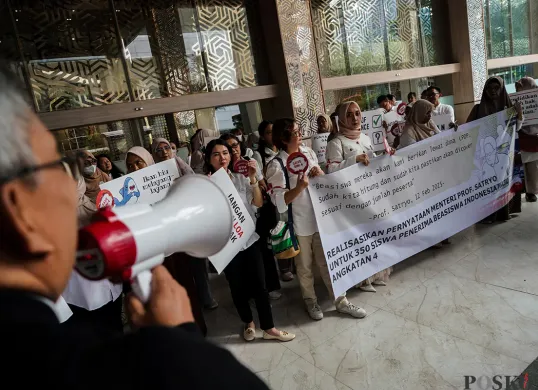 Aksi Orang Tua Siswa Tuntut Kejelasan Beasiswa Indonesia Maju