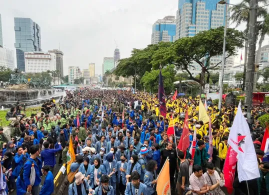 Potret massa aksi 'Indonesia Gelap' pada 17 Februari 2025. (Sumber: X/@jackjackparrr)