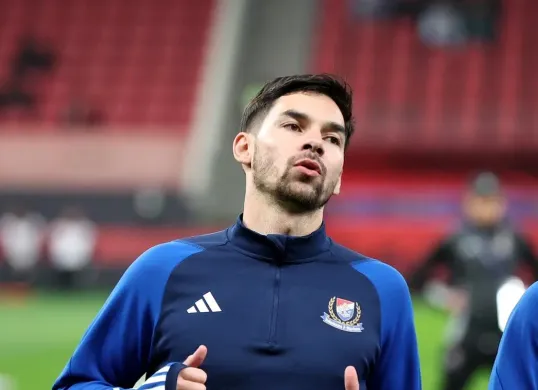 Sandy Walsh menjalani debut bersama Yokohama Marinos saat Tricolor menghadapi Shanghai Port FC di ACL Elite 2024-25. (Sumber: Instagram @yokohamaf.marinos)