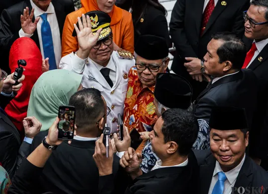 Gubernur dan Wakil Gubernur Jakarta, Pramono Anung dan Rano Karno ketika mengikuti prosesi serah terima jabatan dari Pj Gubernur Jakarta Kamis, 20 Februari 2025. (Sumber: Poskota/Bilal Nugraha Ginanjar)