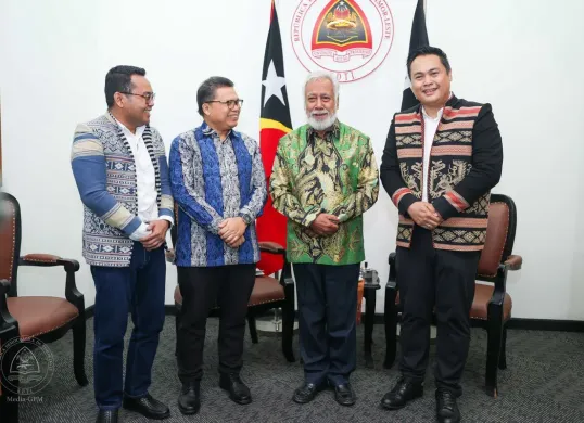 VP Finance Business Partner Timor Leste Dedy Edward, Perdana Menteri Timor-Leste Kay Rala Xanana Gusmão, dan CEO Telkomcel Benedictus Ardiyanto Priyo (dari kiri ke kanan). (Sumber: Dok. Telkomcel)