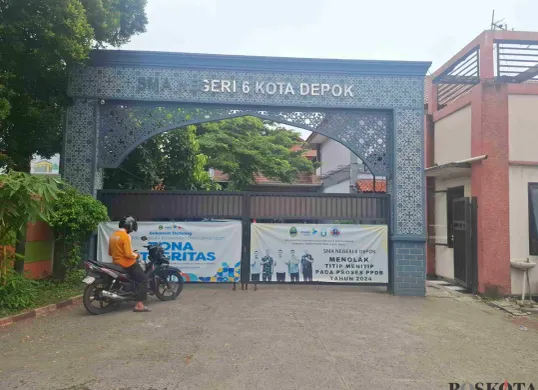 Suasana depan sekolah SMAN 6 Depok di Jalan Raya Meruyung, Kelurahan Meruyung, Kecamatan Meruyung, Kota Depok, Jumat 21 Februari 2025. (Sumber: Poskota/Angga Pahlevi)