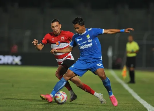 Cek link live streaming Persib Bandung vs Madura United. (Sumber: PT LIB)