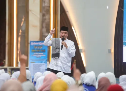 Wakil Wali Kota Bandung, Erwin saat menghadiri acara Tahrib Ramadan di Masjid Raya Al Jabbar, Kota Bandung, Sabtu, 22 Februari 2025. (Sumber: Dok. Diskominfo Kota Bandung)