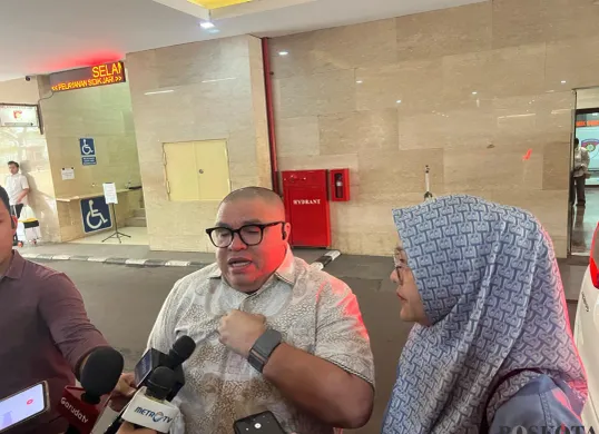 Pengacara Razman Arif Nasution menanggapi soal permohonan penangguhan penahanan Nikita Mirzani. (Sumber: Poskota/Ali Mansur)