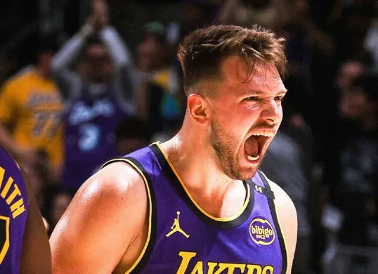 Luka Doncic mencatat triple double di laga Lakers vs  Mavericks. (Sumber: Instagram @lakers)